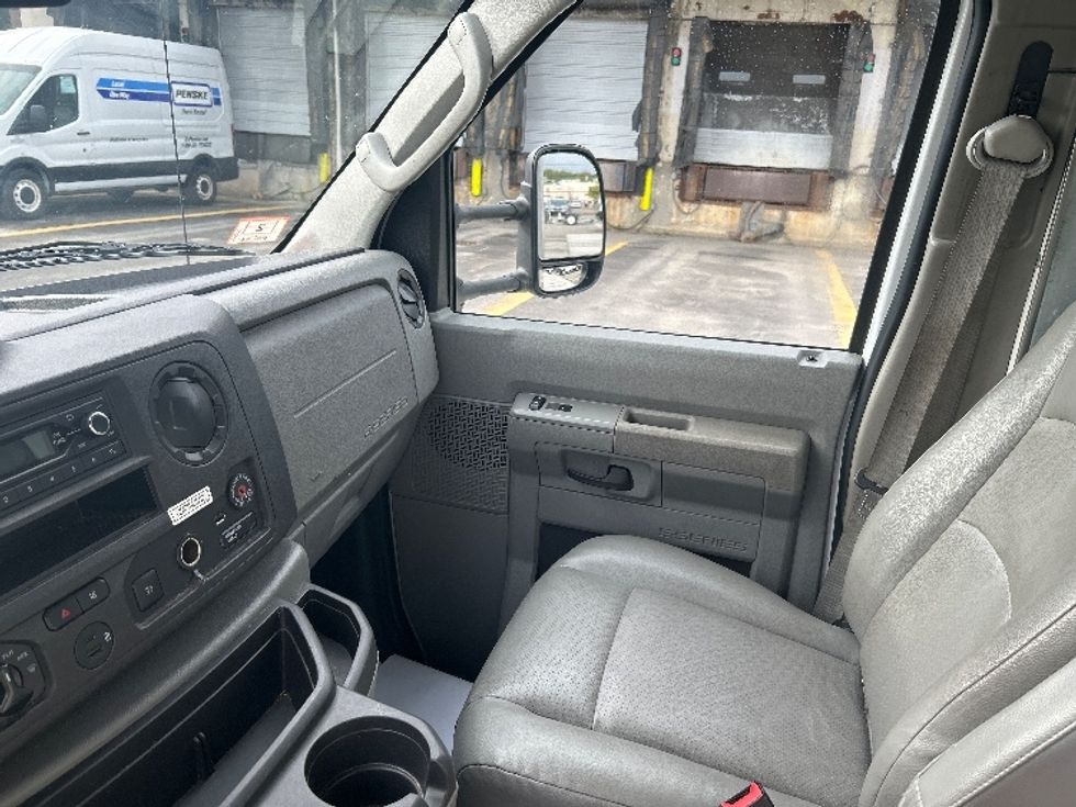 Light Duty Box Truck-Light and Medium Duty Trucks-Ford-2022-E350-Braintree-MA-151,621\n\t\tmiles-$ 20,750 - Image 18