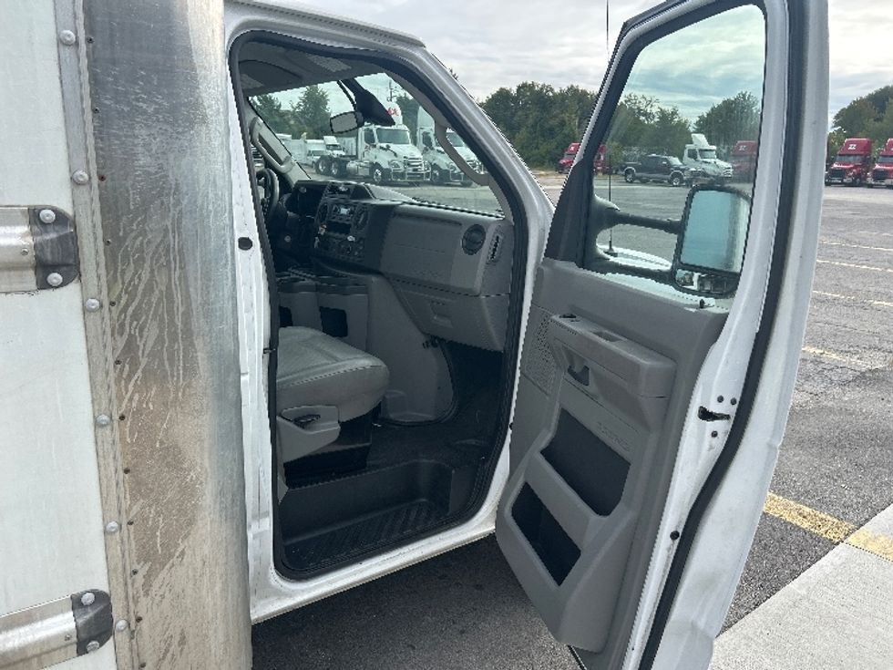 Light Duty Box Truck-Light and Medium Duty Trucks-Ford-2022-E350-Braintree-MA-151,621\n\t\tmiles-$ 20,750 - Image 19
