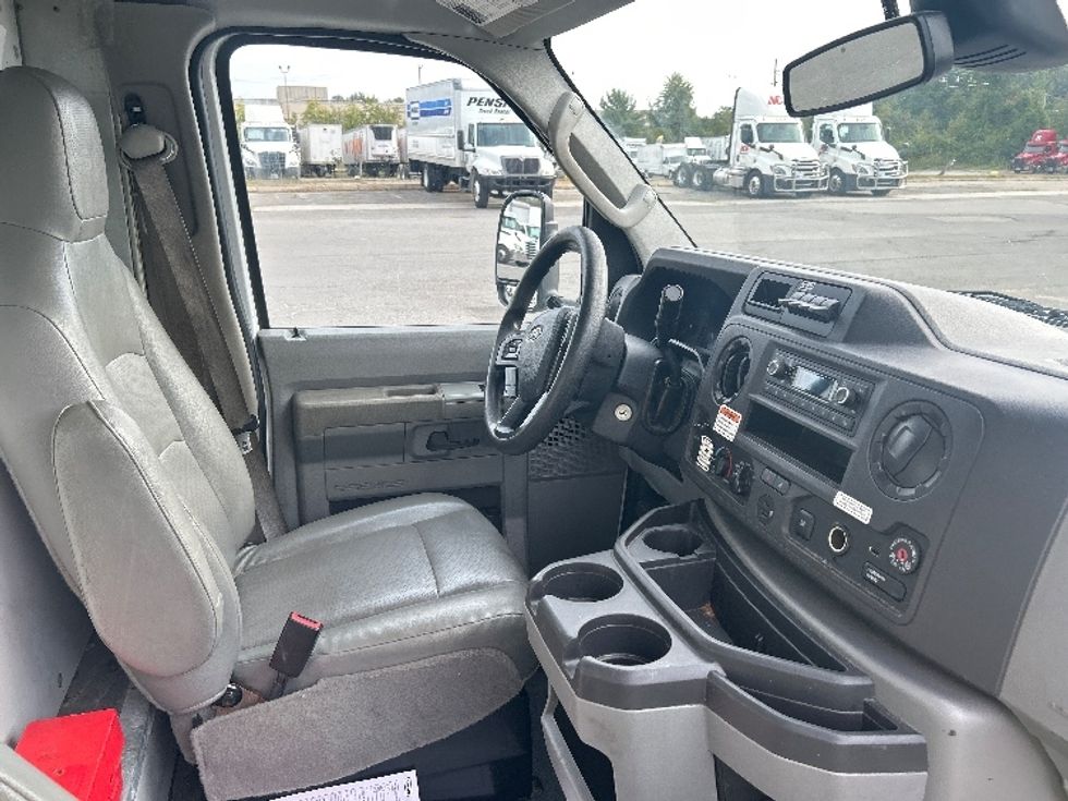 Light Duty Box Truck-Light and Medium Duty Trucks-Ford-2022-E350-Braintree-MA-151,621\n\t\tmiles-$ 20,750 - Image 21