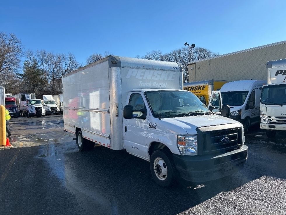 Light Duty Box Truck-Light and Medium Duty Trucks-Ford-2022-E350-Braintree-MA-91,668\n\t\tmiles-$ 30,000 - Image 1
