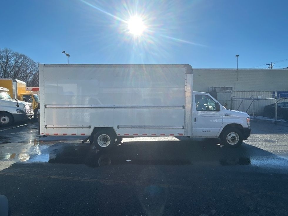 Light Duty Box Truck-Light and Medium Duty Trucks-Ford-2022-E350-Braintree-MA-91,668\n\t\tmiles-$ 30,000 - Image 13