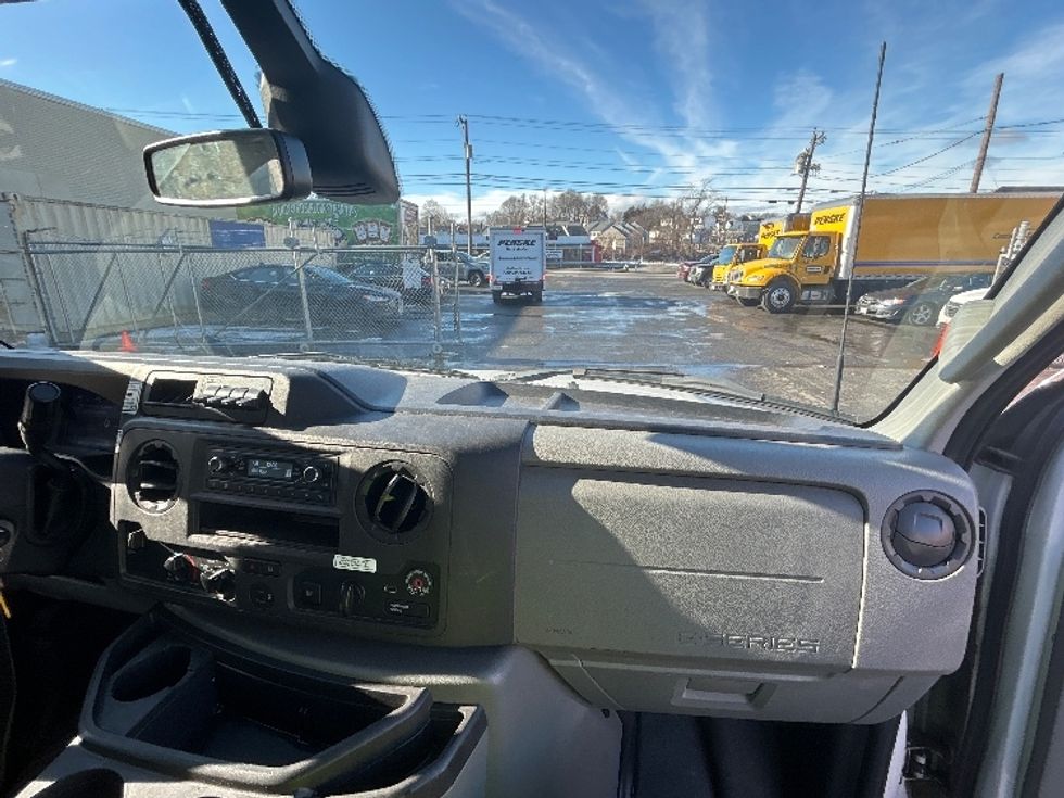 Light Duty Box Truck-Light and Medium Duty Trucks-Ford-2022-E350-Braintree-MA-91,668\n\t\tmiles-$ 30,000 - Image 19