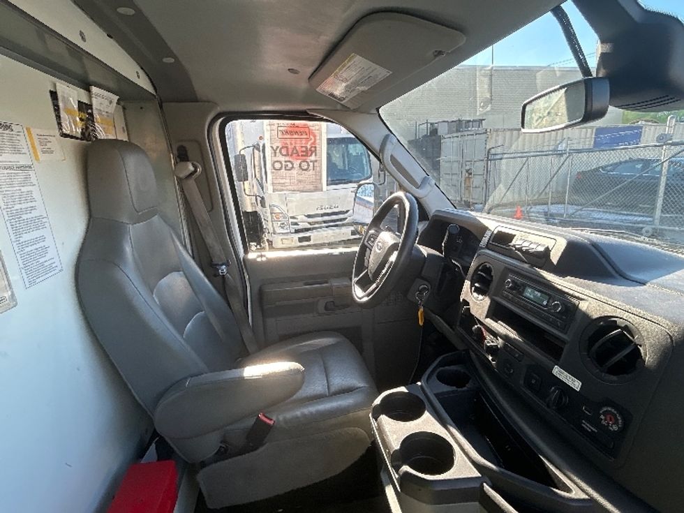 Light Duty Box Truck-Light and Medium Duty Trucks-Ford-2022-E350-Braintree-MA-91,668\n\t\tmiles-$ 30,000 - Image 20