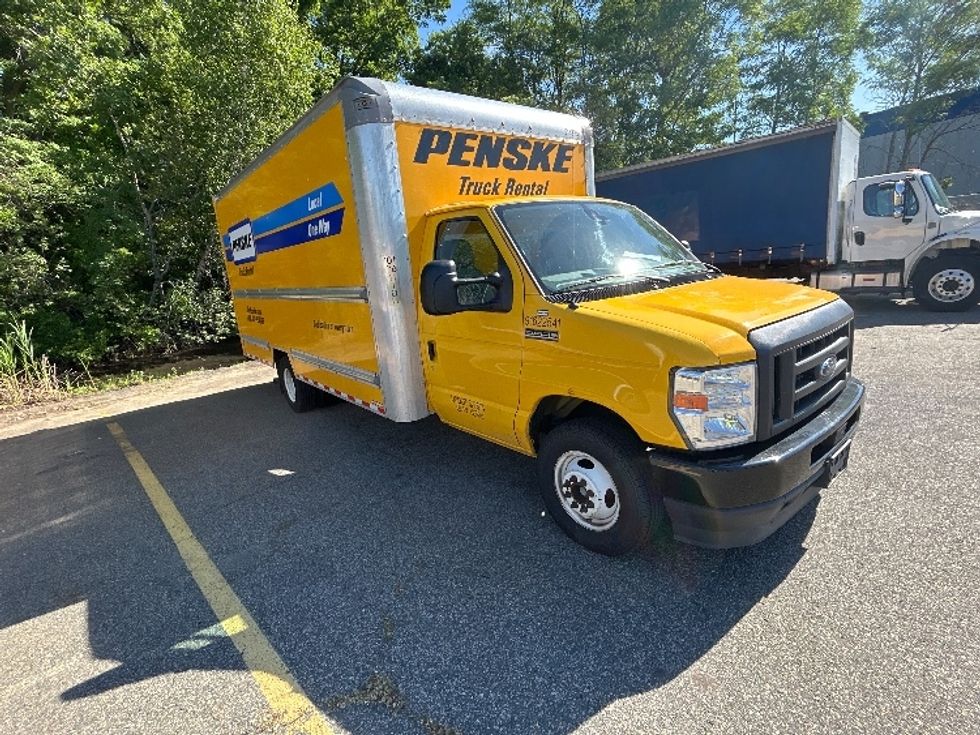 Light Duty Box Truck-Light and Medium Duty Trucks-Ford-2022-E350-Braintree-MA-92,054\n\t\tmiles-$ 28,000 - Image 1