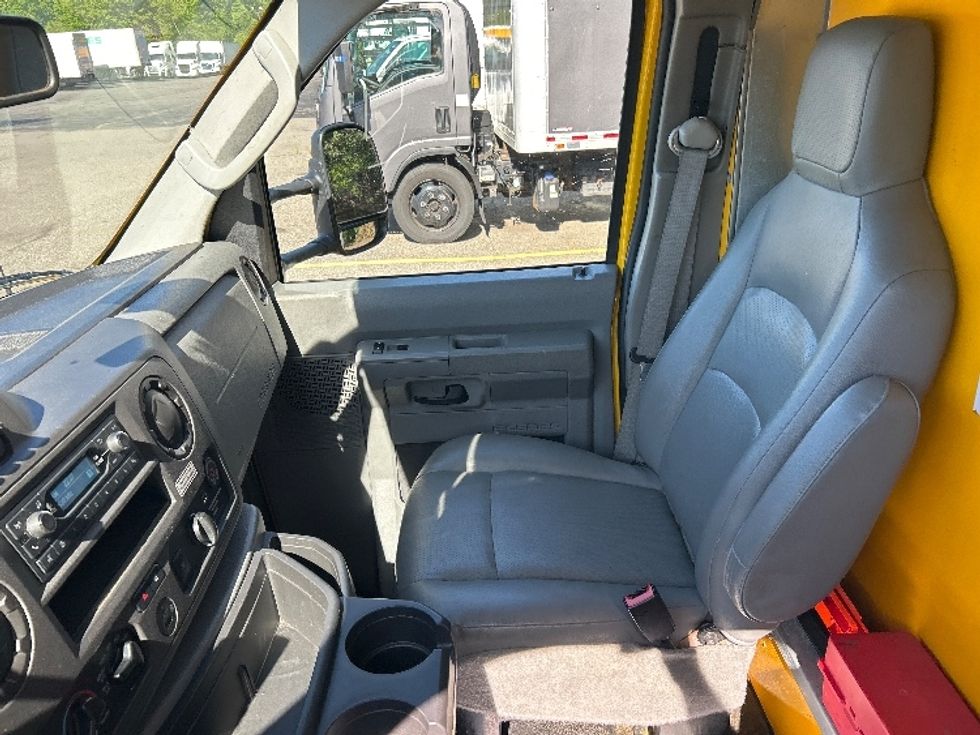 Light Duty Box Truck-Light and Medium Duty Trucks-Ford-2022-E350-Braintree-MA-92,054\n\t\tmiles-$ 28,000 - Image 13