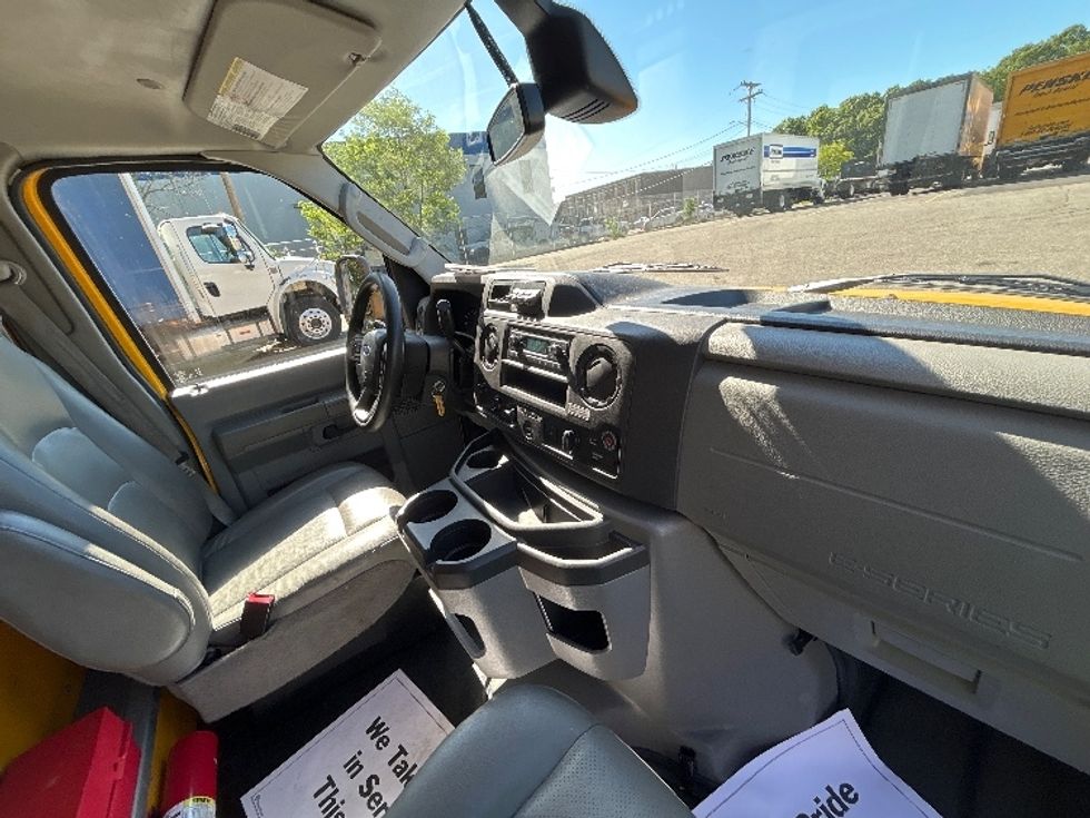 Light Duty Box Truck-Light and Medium Duty Trucks-Ford-2022-E350-Braintree-MA-92,054\n\t\tmiles-$ 28,000 - Image 15