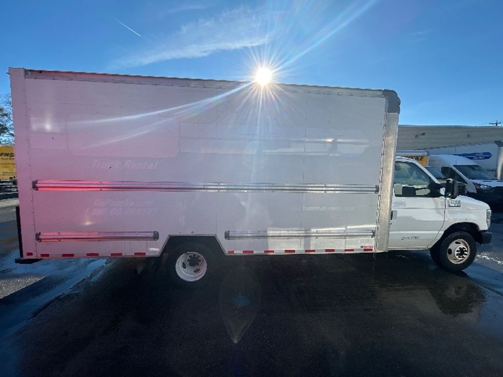 Light Duty Box Truck-Light and Medium Duty Trucks-Ford-2022-E350-Braintree-MA-93,396\n\t\tmiles-$ 29,750 - Image 13