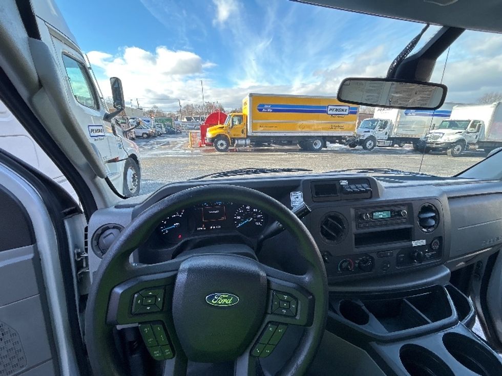Light Duty Box Truck-Light and Medium Duty Trucks-Ford-2022-E350-Braintree-MA-93,396\n\t\tmiles-$ 29,750 - Image 14
