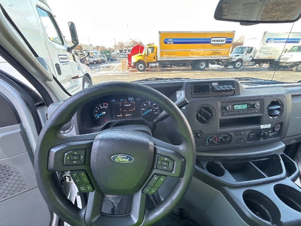 Light Duty Box Truck-Light and Medium Duty Trucks-Ford-2022-E350-Braintree-MA-93,396\n\t\tmiles-$ 29,750 - Image 15