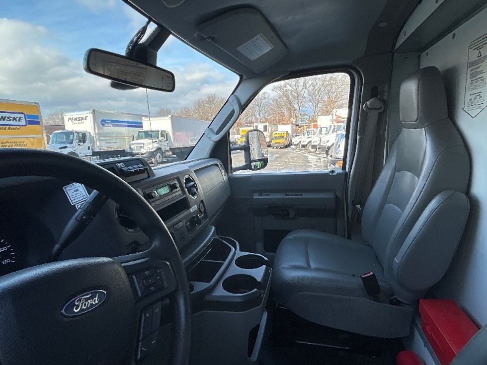 Light Duty Box Truck-Light and Medium Duty Trucks-Ford-2022-E350-Braintree-MA-93,396\n\t\tmiles-$ 29,750 - Image 16
