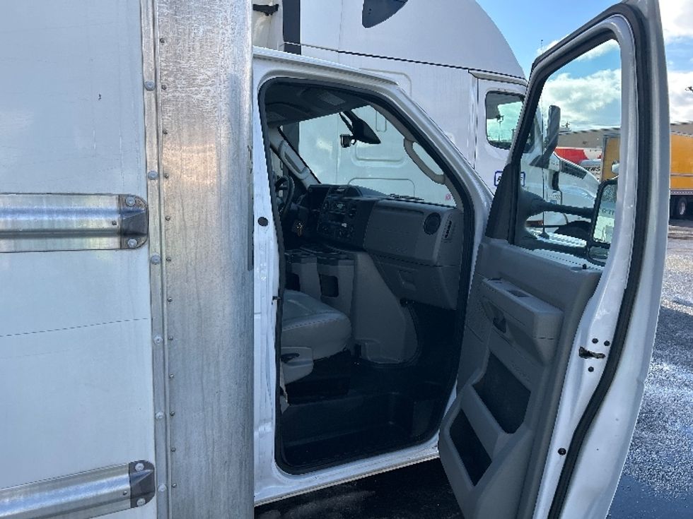 Light Duty Box Truck-Light and Medium Duty Trucks-Ford-2022-E350-Braintree-MA-93,396\n\t\tmiles-$ 29,750 - Image 17
