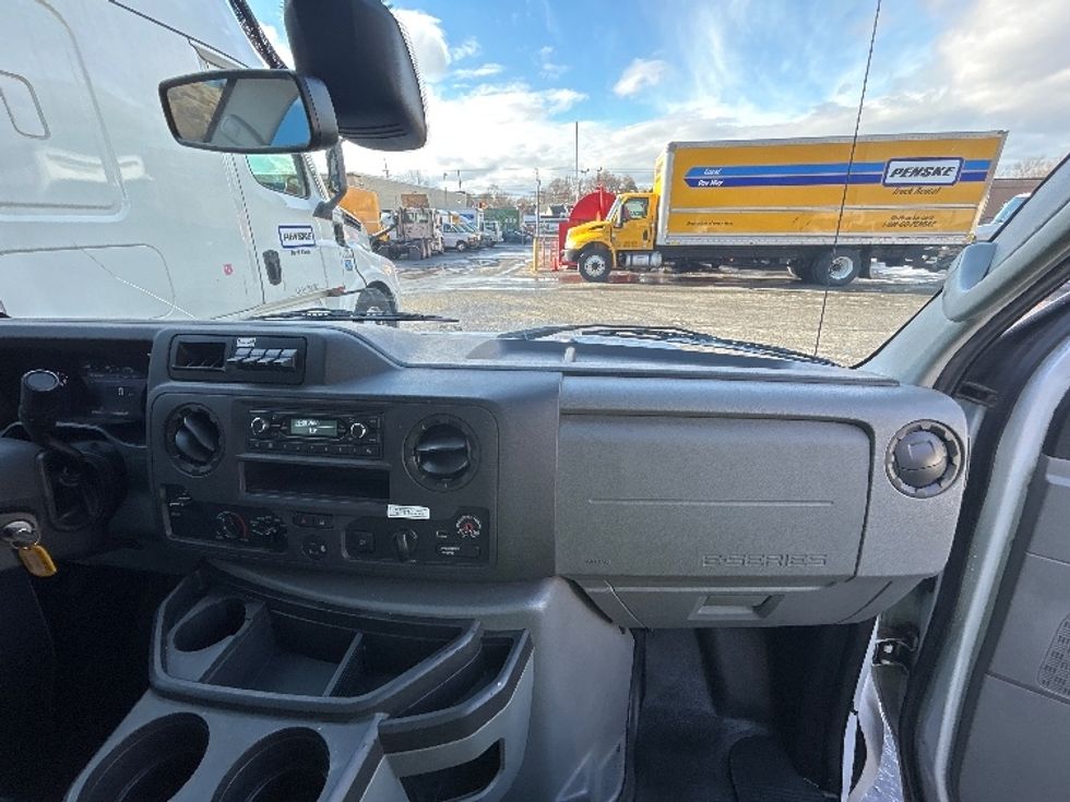 Light Duty Box Truck-Light and Medium Duty Trucks-Ford-2022-E350-Braintree-MA-93,396\n\t\tmiles-$ 29,750 - Image 18