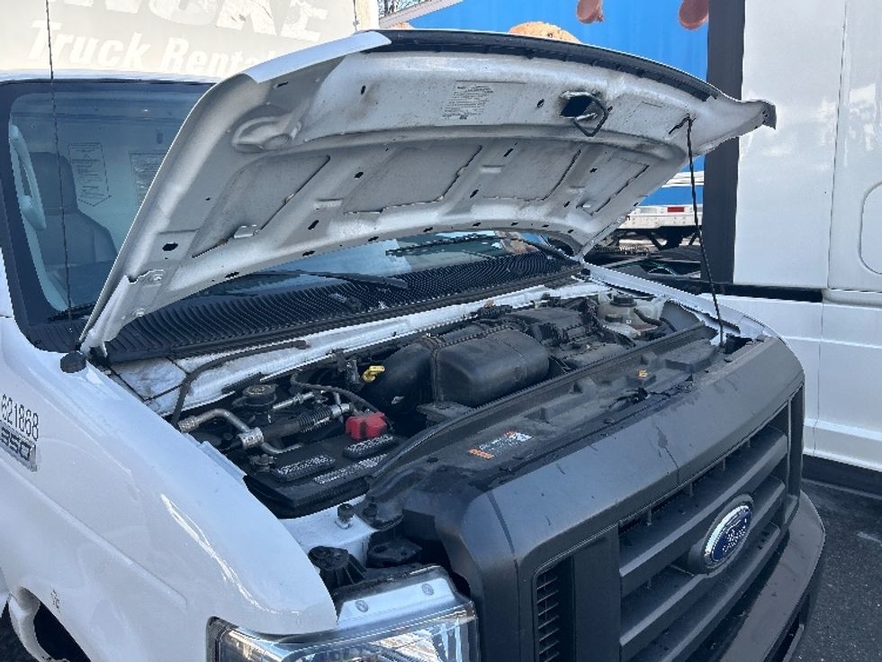 Light Duty Box Truck-Light and Medium Duty Trucks-Ford-2022-E350-Braintree-MA-93,396\n\t\tmiles-$ 29,750 - Image 20