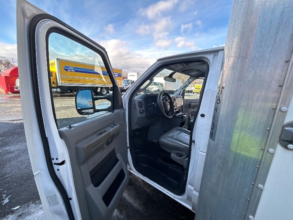 Light Duty Box Truck-Light and Medium Duty Trucks-Ford-2022-E350-Braintree-MA-93,396\n\t\tmiles-$ 29,750 - Image 21