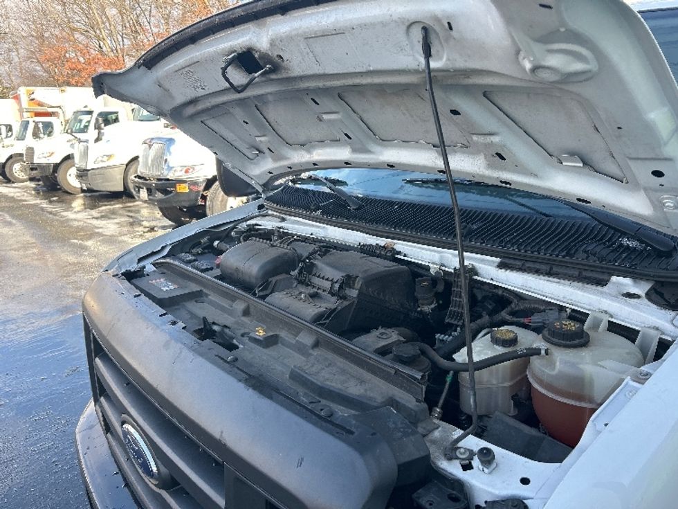 Light Duty Box Truck-Light and Medium Duty Trucks-Ford-2022-E350-Braintree-MA-93,396\n\t\tmiles-$ 29,750 - Image 22