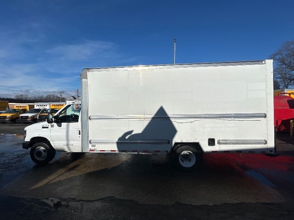 Light Duty Box Truck-Light and Medium Duty Trucks-Ford-2022-E350-Braintree-MA-93,396\n\t\tmiles-$ 29,750 - Image 4