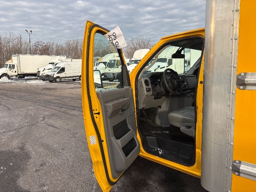 Light Duty Box Truck-Light and Medium Duty Trucks-Ford-2022-E350-Brook Park-OH-91,947\n\t\tmiles-$ 28,500 - Image 16