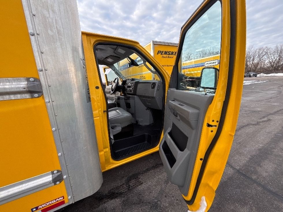Light Duty Box Truck-Light and Medium Duty Trucks-Ford-2022-E350-Brook Park-OH-91,947\n\t\tmiles-$ 28,500 - Image 20