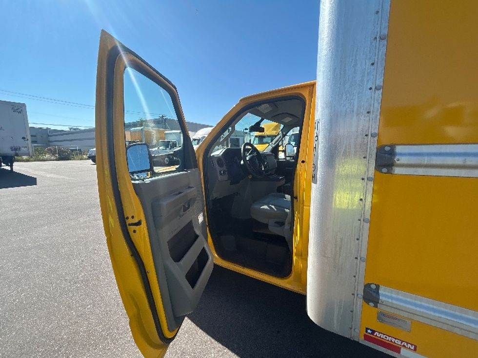 Light Duty Box Truck-Light and Medium Duty Trucks-Ford-2022-E350-Brooklyn Park-MN-109,515\n\t\tmiles-$ 25,750 - Image 16