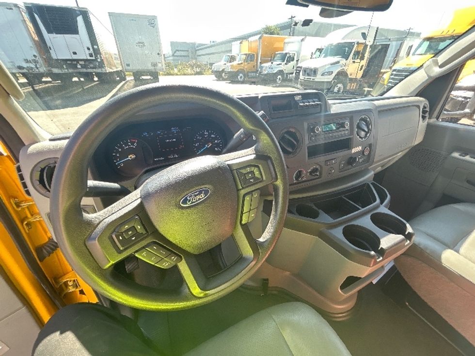 Light Duty Box Truck-Light and Medium Duty Trucks-Ford-2022-E350-Brooklyn Park-MN-109,515\n\t\tmiles-$ 25,750 - Image 17
