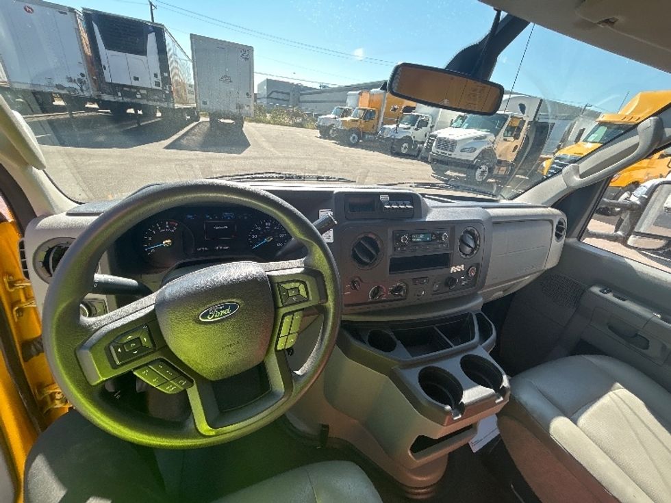 Light Duty Box Truck-Light and Medium Duty Trucks-Ford-2022-E350-Brooklyn Park-MN-109,515\n\t\tmiles-$ 25,750 - Image 18