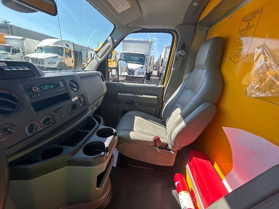 Light Duty Box Truck-Light and Medium Duty Trucks-Ford-2022-E350-Brooklyn Park-MN-109,515\n\t\tmiles-$ 25,750 - Image 19