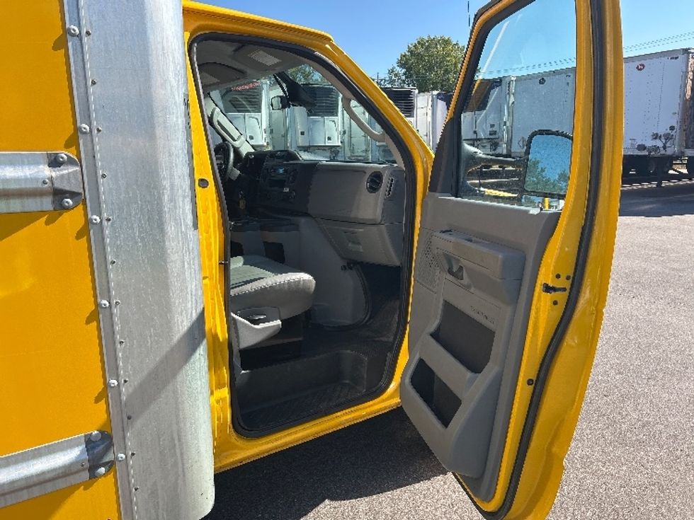 Light Duty Box Truck-Light and Medium Duty Trucks-Ford-2022-E350-Brooklyn Park-MN-109,515\n\t\tmiles-$ 25,750 - Image 20