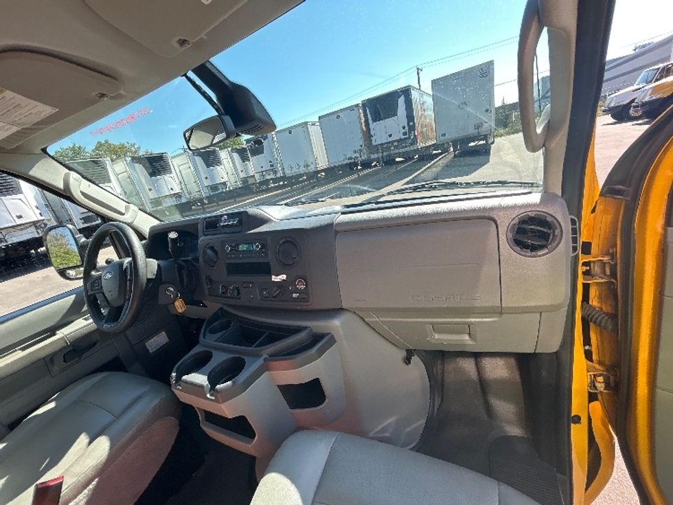 Light Duty Box Truck-Light and Medium Duty Trucks-Ford-2022-E350-Brooklyn Park-MN-109,515\n\t\tmiles-$ 25,750 - Image 21