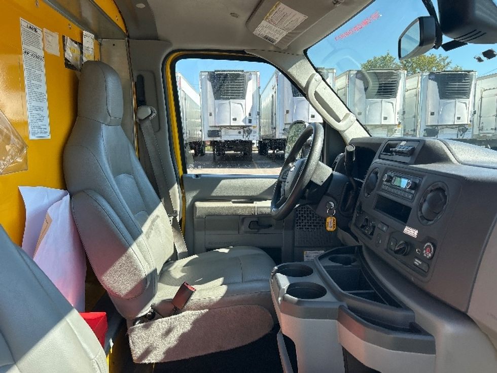 Light Duty Box Truck-Light and Medium Duty Trucks-Ford-2022-E350-Brooklyn Park-MN-109,515\n\t\tmiles-$ 25,750 - Image 22