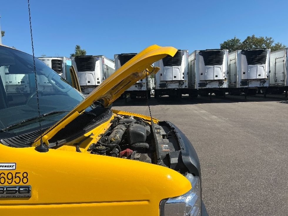 Light Duty Box Truck-Light and Medium Duty Trucks-Ford-2022-E350-Brooklyn Park-MN-109,515\n\t\tmiles-$ 25,750 - Image 24