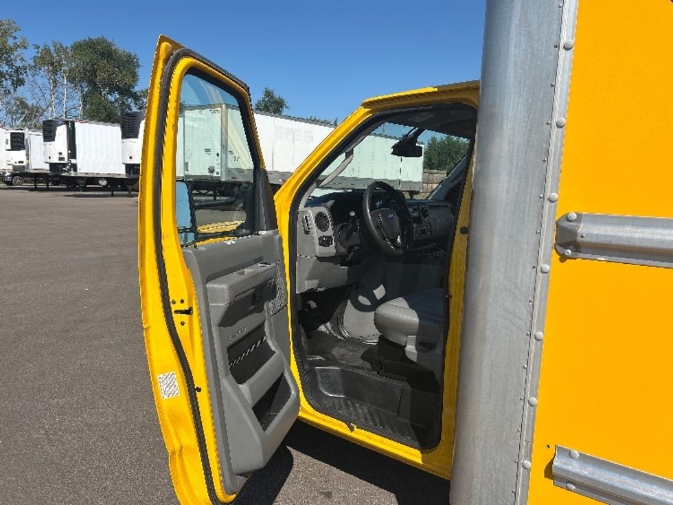Light Duty Box Truck-Light and Medium Duty Trucks-Ford-2022-E350-Brooklyn Park-MN-140,034\n\t\tmiles-$ 20,750 - Image 12