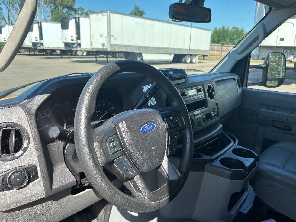 Light Duty Box Truck-Light and Medium Duty Trucks-Ford-2022-E350-Brooklyn Park-MN-140,034\n\t\tmiles-$ 20,750 - Image 13