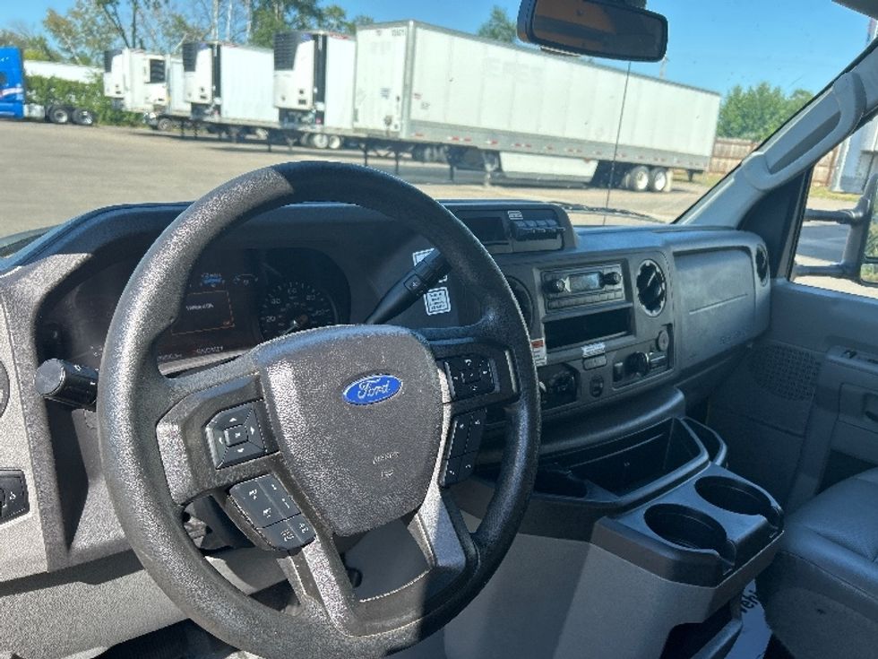 Light Duty Box Truck-Light and Medium Duty Trucks-Ford-2022-E350-Brooklyn Park-MN-140,034\n\t\tmiles-$ 20,750 - Image 14