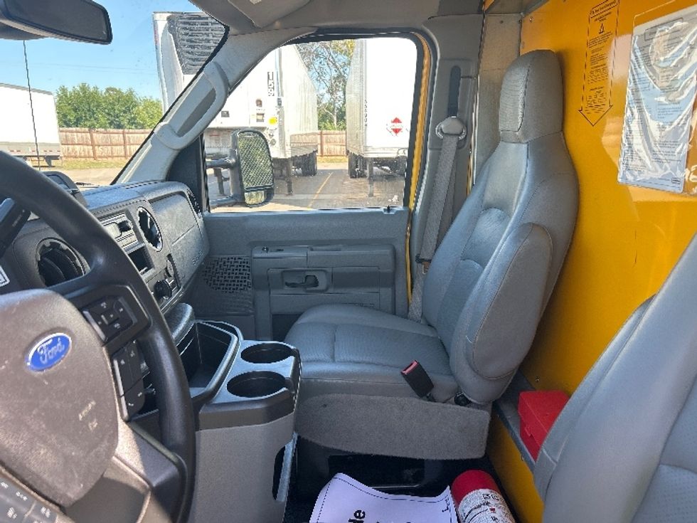 Light Duty Box Truck-Light and Medium Duty Trucks-Ford-2022-E350-Brooklyn Park-MN-140,034\n\t\tmiles-$ 20,750 - Image 15