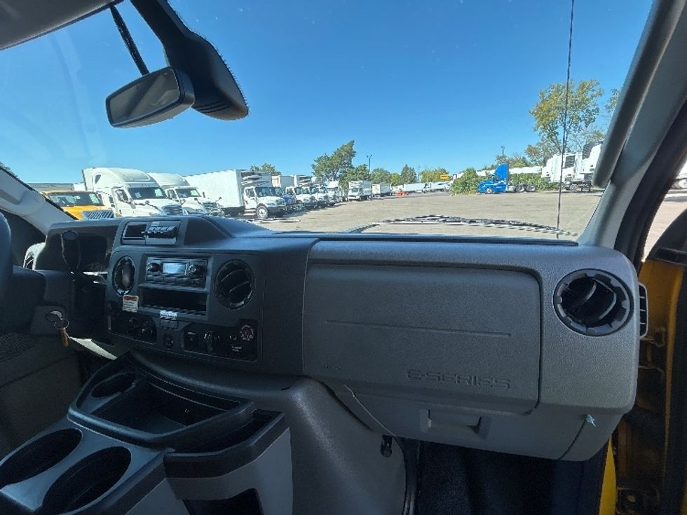 Light Duty Box Truck-Light and Medium Duty Trucks-Ford-2022-E350-Brooklyn Park-MN-140,034\n\t\tmiles-$ 20,750 - Image 17
