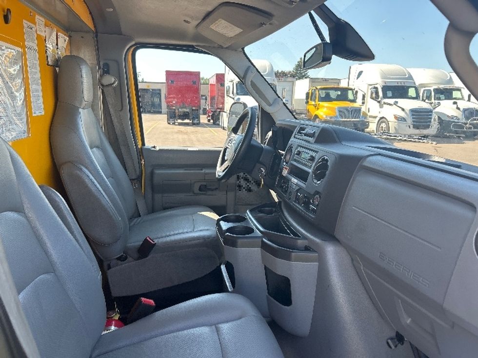 Light Duty Box Truck-Light and Medium Duty Trucks-Ford-2022-E350-Brooklyn Park-MN-140,034\n\t\tmiles-$ 20,750 - Image 18