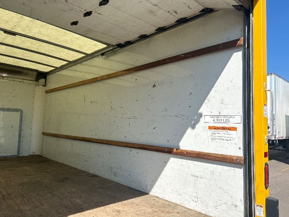 Light Duty Box Truck-Light and Medium Duty Trucks-Ford-2022-E350-Brooklyn Park-MN-140,034\n\t\tmiles-$ 20,750 - Image 9