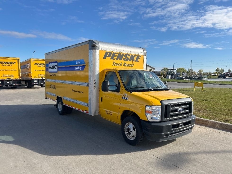 Light Duty Box Truck-Light and Medium Duty Trucks-Ford-2022-E350-Brooklyn Park-MN-162,947\n\t\tmiles-$ 17,000 - Image 1