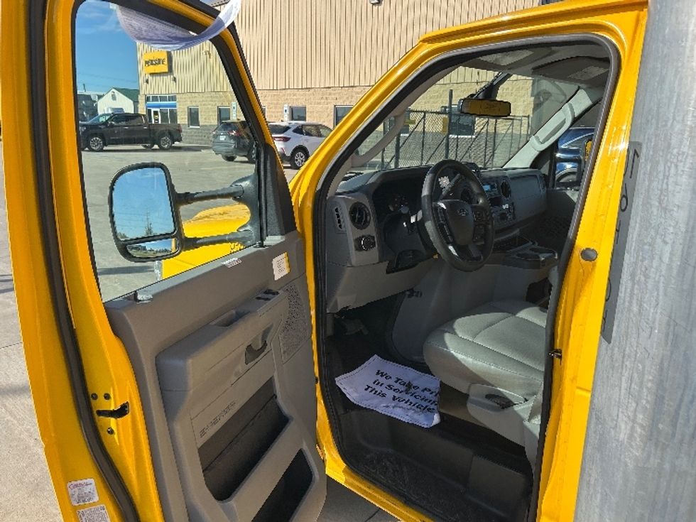 Light Duty Box Truck-Light and Medium Duty Trucks-Ford-2022-E350-Brooklyn Park-MN-162,947\n\t\tmiles-$ 17,000 - Image 16