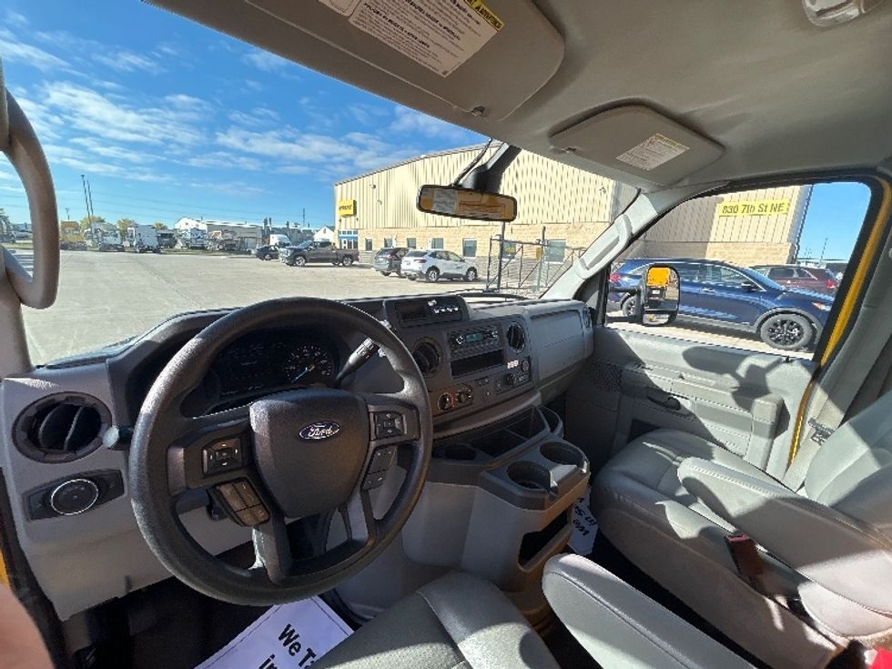 Light Duty Box Truck-Light and Medium Duty Trucks-Ford-2022-E350-Brooklyn Park-MN-162,947\n\t\tmiles-$ 17,000 - Image 18