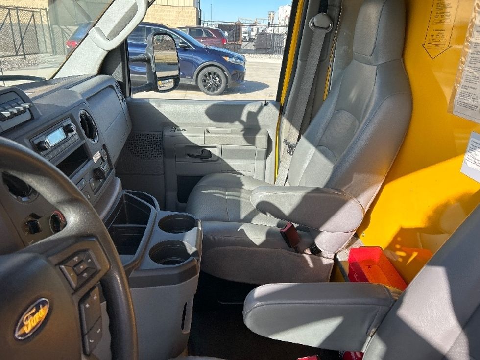Light Duty Box Truck-Light and Medium Duty Trucks-Ford-2022-E350-Brooklyn Park-MN-162,947\n\t\tmiles-$ 17,000 - Image 19