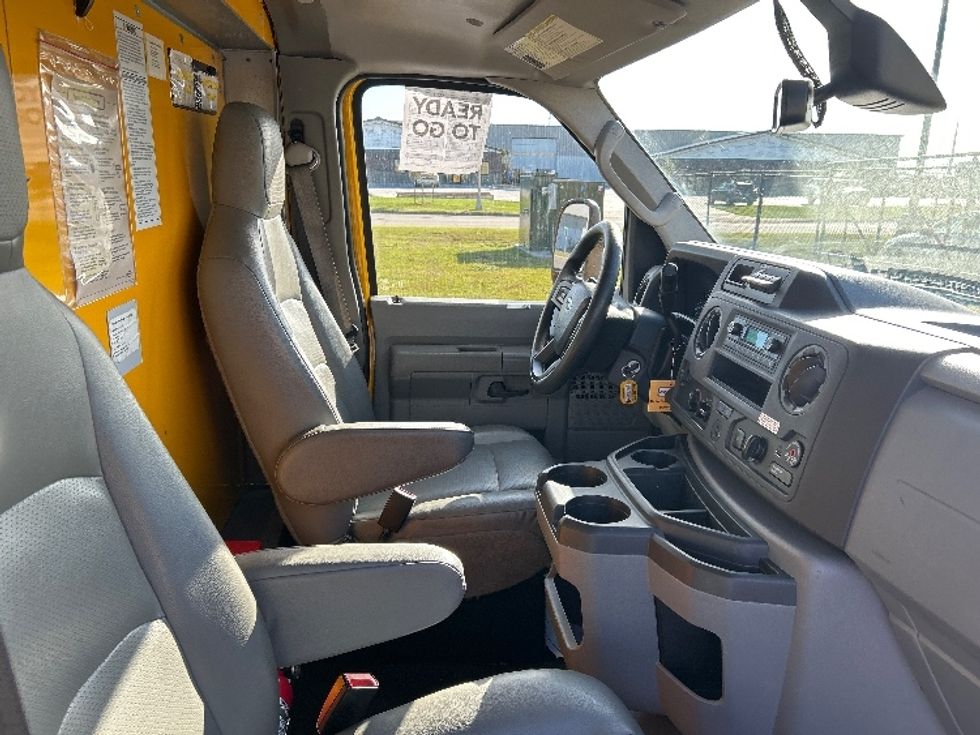 Light Duty Box Truck-Light and Medium Duty Trucks-Ford-2022-E350-Brooklyn Park-MN-162,947\n\t\tmiles-$ 17,000 - Image 22