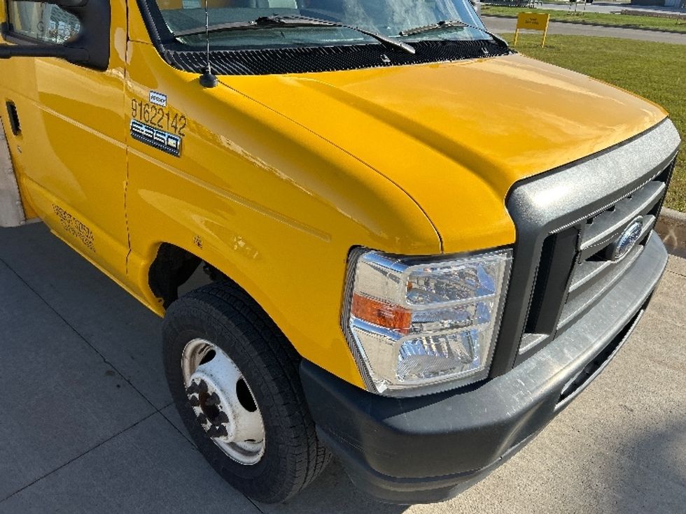 Light Duty Box Truck-Light and Medium Duty Trucks-Ford-2022-E350-Brooklyn Park-MN-162,947\n\t\tmiles-$ 17,000 - Image 26