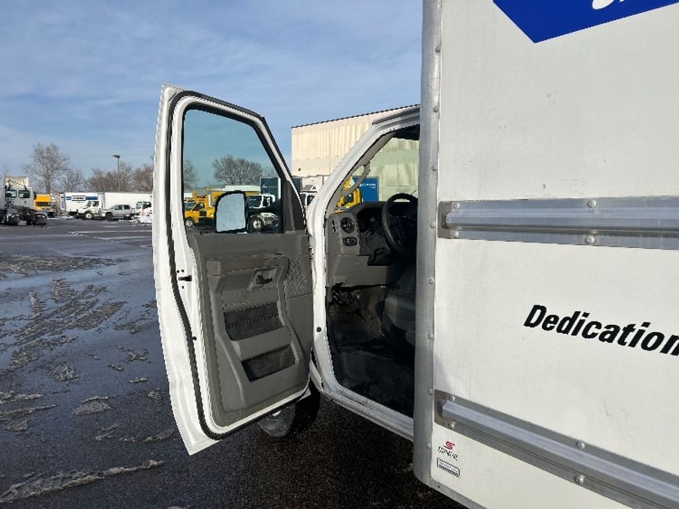 Light Duty Box Truck-Light and Medium Duty Trucks-Ford-2022-E350-Brooklyn Park-MN-75,548\n\t\tmiles-$ 33,750 - Image 15