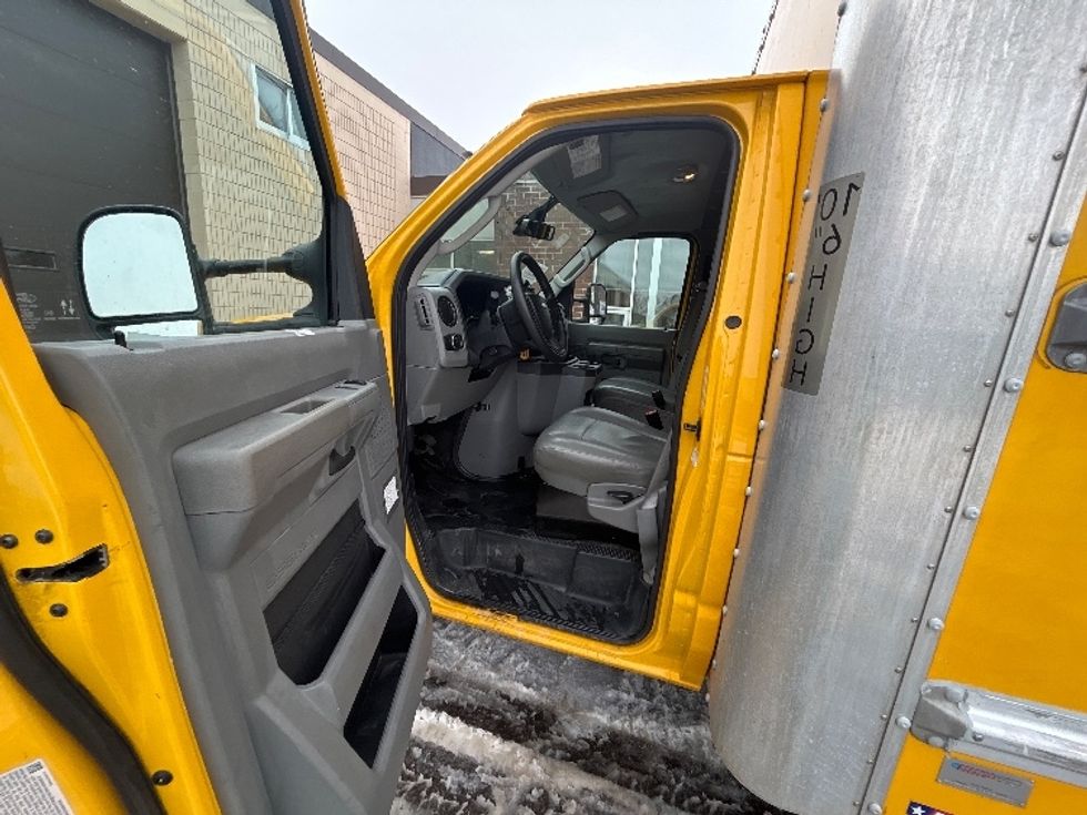Light Duty Box Truck-Light and Medium Duty Trucks-Ford-2022-E350-Brooklyn Park-MN-86,989\n\t\tmiles-$ 30,000 - Image 16