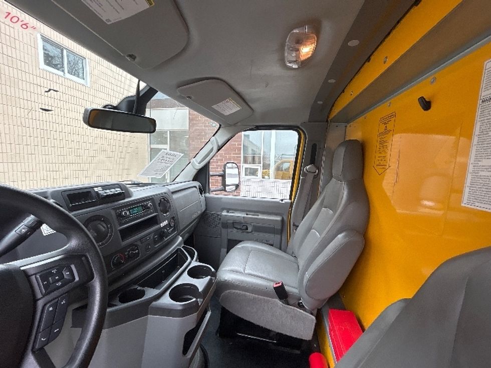 Light Duty Box Truck-Light and Medium Duty Trucks-Ford-2022-E350-Brooklyn Park-MN-86,989\n\t\tmiles-$ 30,000 - Image 19
