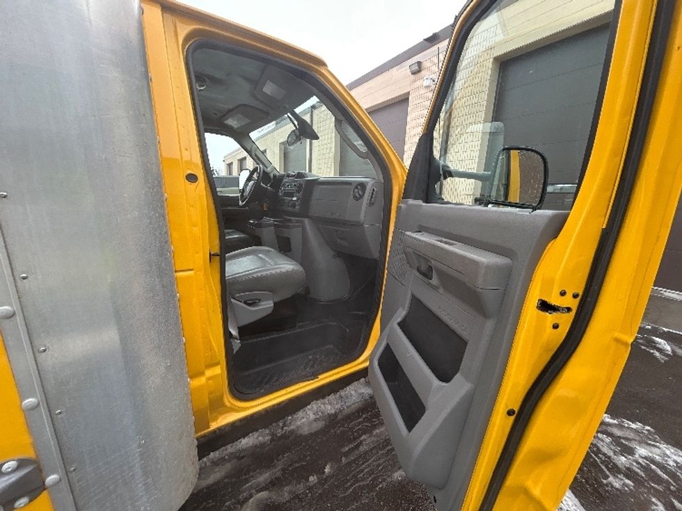 Light Duty Box Truck-Light and Medium Duty Trucks-Ford-2022-E350-Brooklyn Park-MN-86,989\n\t\tmiles-$ 30,000 - Image 20