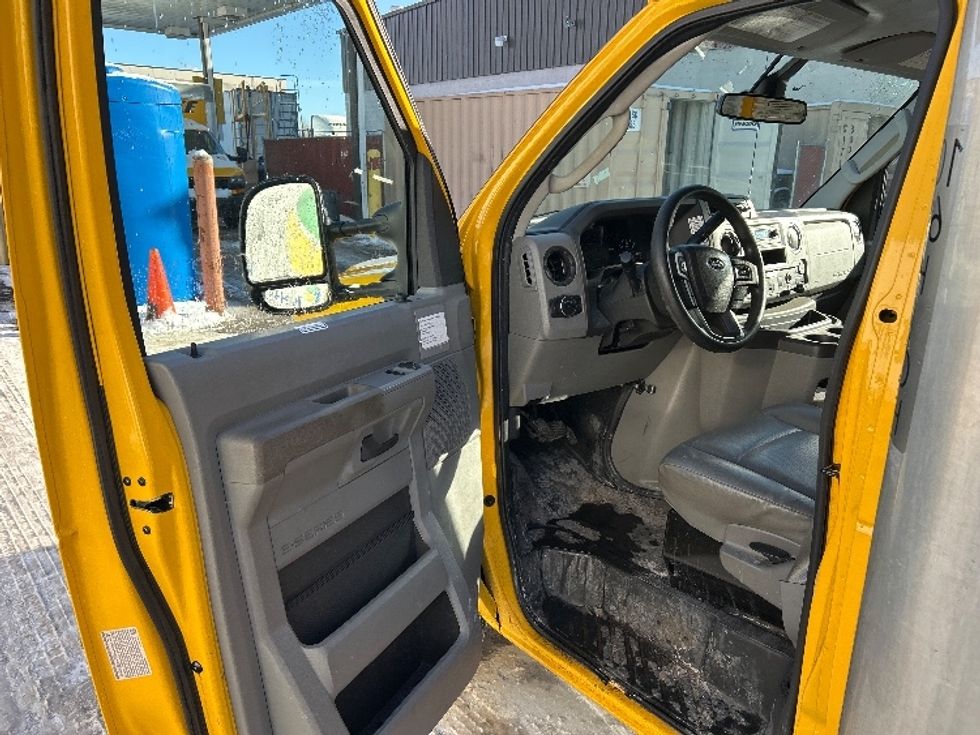 Light Duty Box Truck-Light and Medium Duty Trucks-Ford-2022-E350-Brooklyn Park-MN-87,482\n\t\tmiles-$ 29,750 - Image 13