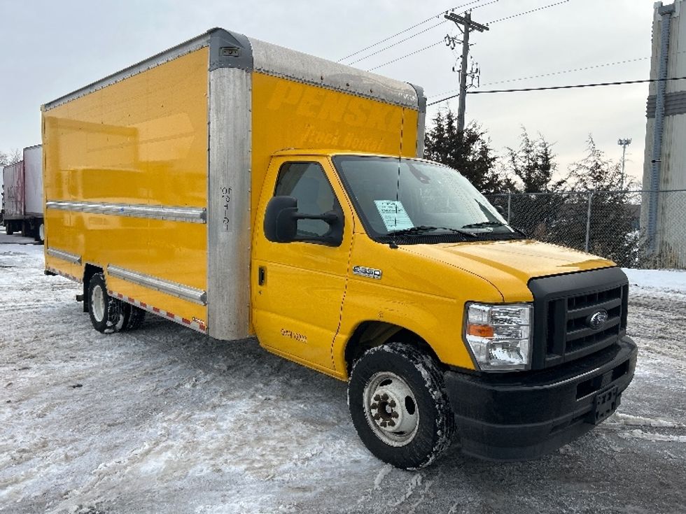 Light Duty Box Truck-Light and Medium Duty Trucks-Ford-2022-E350-Brooklyn Park-MN-89,542\n\t\tmiles-$ 29,500 - Image 1