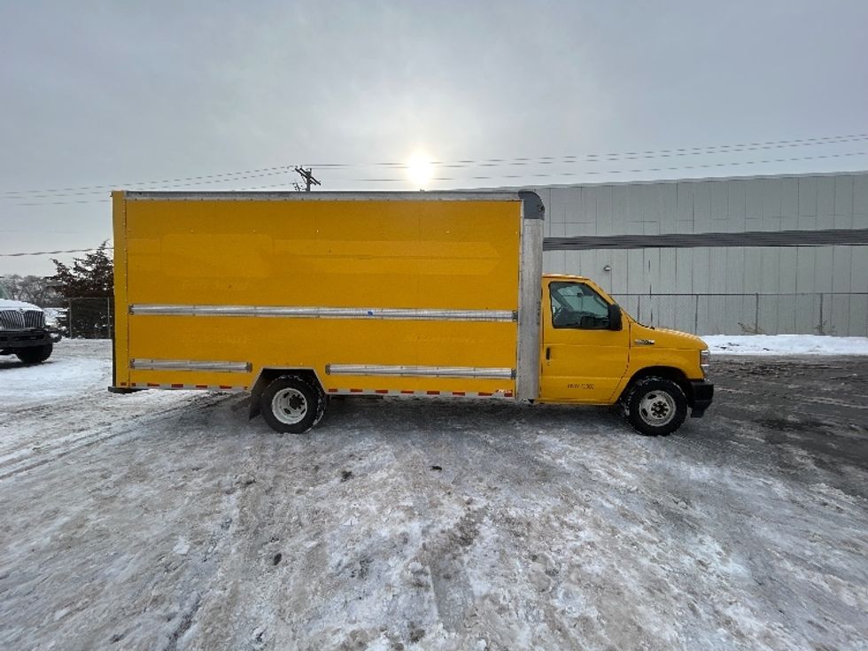 Light Duty Box Truck-Light and Medium Duty Trucks-Ford-2022-E350-Brooklyn Park-MN-89,542\n\t\tmiles-$ 29,500 - Image 15